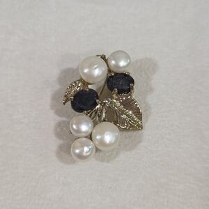 Vintage Goldtone Interchangeable Brooch/Pendant With Genuine Pearls & Sapphire